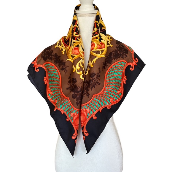 Gorgeous Italian Silk Scarf - Picture 4 of 8
